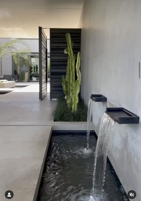 Fountain Entrance Home, Modern Water Feature Entrance Home, Entrance Fountain Ideas, Modern Ponds For Small Gardens, Water Feature In Front Of House, Waterbody Landscape Design, Modern Water Feature Entrance, Modern Wall Fountain, Fountain Entrance