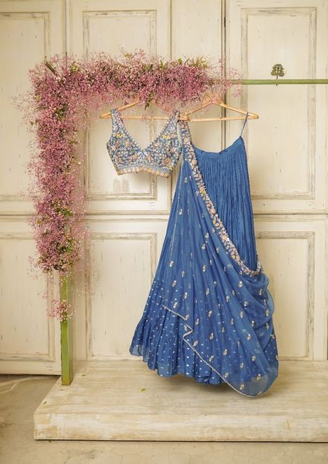 Light Lehenga, Lehenga Styles, Indian Closet, Simple Lehenga, Floral Lehenga, Lehenga Designs Simple, Indian Bride Outfits, Traditional Indian Dress, Indian Dresses Traditional