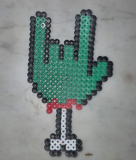 Zombie hand made with pixel🧟‍♂️ Zombie Perler Bead Patterns, Zombie Pixel Art, Easy Perler Bead Patterns, Perler Ideas, Hama Beads Minecraft, Hamma Beads, Zombie Hand, Easy Pixel Art, Art Perle