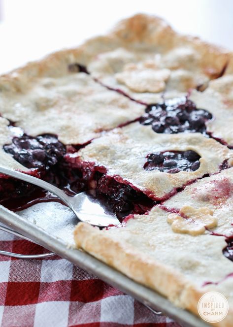 Mixed Berry Slab Pie Berry Slab Pie, Berry Pie Recipe, Triple Berry Pie, Slab Pie Recipes, Pie Bakery, Berry Recipes, Slab Pie, Berry Pie, Pie Bars