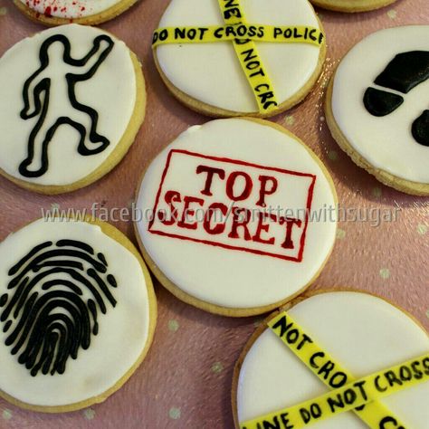 Fbi Party Decorations, Detective Theme Party Food, Forensic Science Cake, Clue Cookies, Mystery Party Food, Mafia Theme Party, Geheimagenten Party, College Graduation Cakes, Spy Birthday Parties