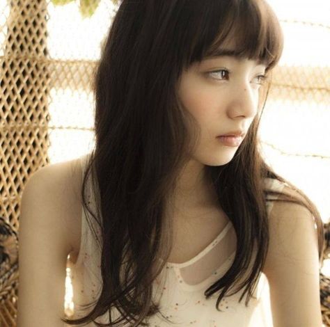 nana komatsu The World Of Kanako, Film Camera Photography, Komatsu Nana, Nana Komatsu, Hair Reference, I Love Girls, Aesthetic Girl, Pretty Pictures, Pretty Woman