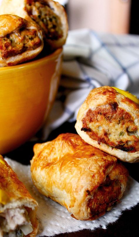 Sausage Rolls Recipe, Breakfast Recipes Kids, Bacon Sausage, Turkey Chicken, Savory Pastry, Dinner Easy, Sausage Rolls, Chicken Sausage, Chicken Bacon