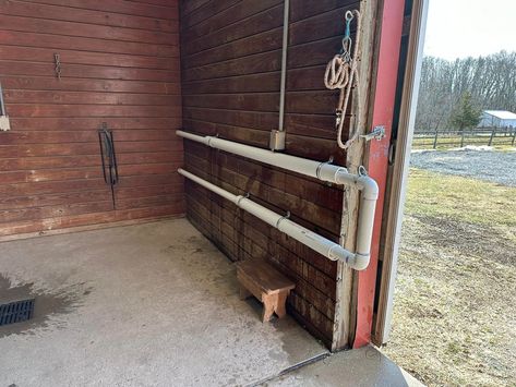 Homemade Horse Stalls, Diy Horse Stalls Cheap, Horse Stalls Cheap, Horse Barn Interior, Horse Feed Storage, Horse Shelters, Horse Stalls Doors, Paddock Trail, Horse Tack Rooms