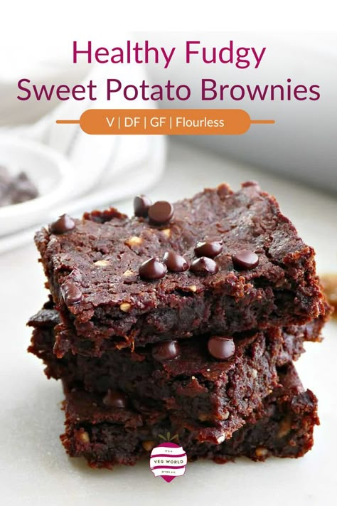 Three vegan sweet potato brownies stacked on top of each other. Sweet Potato Brownies Healthy, Vegan Sweet Potato Brownies, Ella Vegan, Brownies Healthy, Glutenfri Baking, Potato Brownies, Sweet Potato Brownies, Healthy Brownies, Vegan Sweet Potato