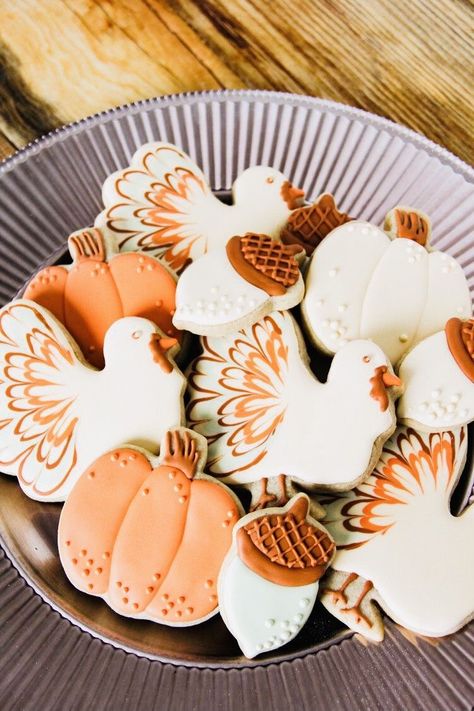 Acorn Sugar Cookies, Pumpkin Sugar Cookies Decorated, Cookies For Thanksgiving, Fall Sugar Cookies, Turkey Sugar Cookies, Thanksgiving Cookies Decorated, Pumpkin Cookies Decorated, Thanksgiving Turkey Cookies, Fall Decorated Cookies