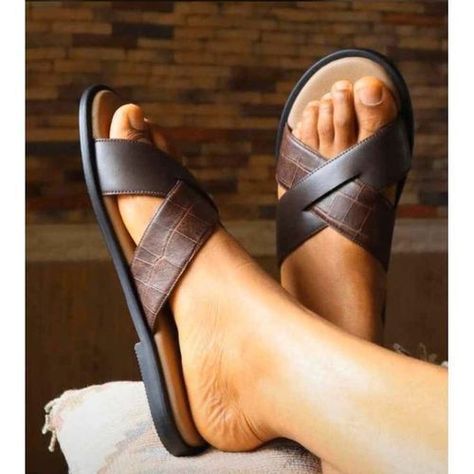 Palm Slippers, Handmade Shoes Pattern, Mens Sandals Fashion, Gents Shoes, Brown Slippers, Leather Slippers For Men, Mens Slide Sandals, Slippers For Men, Handmade Slippers