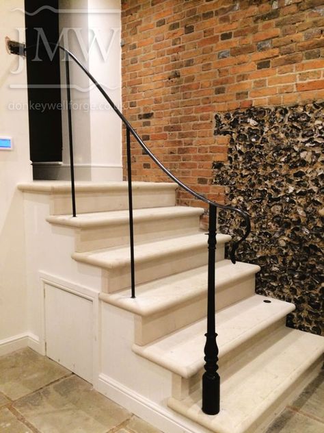 Railings For Steps Outside, House Exterior Stairs, Front Step Handrail Ideas, Outdoor Iron Railing, Porch Handrail Ideas Front Steps, Handrail Exterior, Outside Railing Ideas, Exterior Railings For Stairs, Rustic Outdoor Railings For Steps