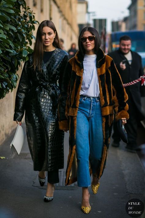 83e8ef518174e1eb6be4a0778d050c9ddesc46450932ri Giorgia Tordini, Fall Fashion Week, Week Outfits, Fall Fashion Coats, London Fashion Weeks, Walking Down The Street, Street Style 2017, Model Street Style, Straight Cut Jeans