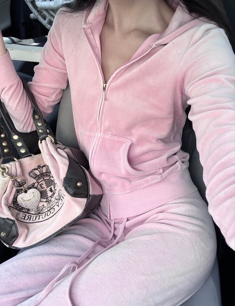 Juicy Couture Aesthetic, Lux Lisbon, Gaslight Gatekeep Girlboss, Angel Clothes, Juicy Tracksuit, Victoria Secret Angel, Pink Tracksuit, 2000s Outfit, Alana Champion