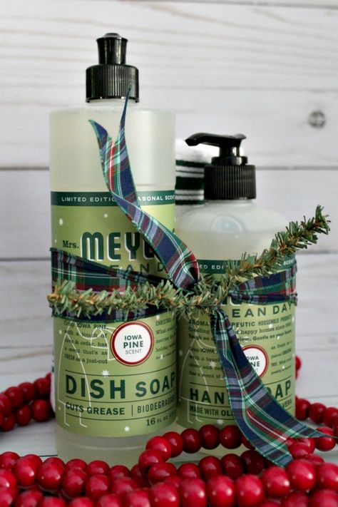 Holiday Hostess Gift {with Mrs Meyers} Hand Soap And Towel Gift Ideas Christmas, Meyers Gift Idea, Mrs Meyers Gift Idea, Mrs Meyers Gift Basket, Mrs Meyers Christmas Gift, Meyers Soap Gift, Meyers Soap Christmas Gift, Christmas Hostess Gift Ideas, Mrs Meyers Fall Scents