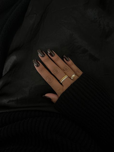 Simple Fall Nails Almond, Brown Nails For Fall, Nails For The Fall, Dark Brown Nails, Jewellery Styling, Nails For Fall, Headshot Ideas, Nails Dark, Shape Nails