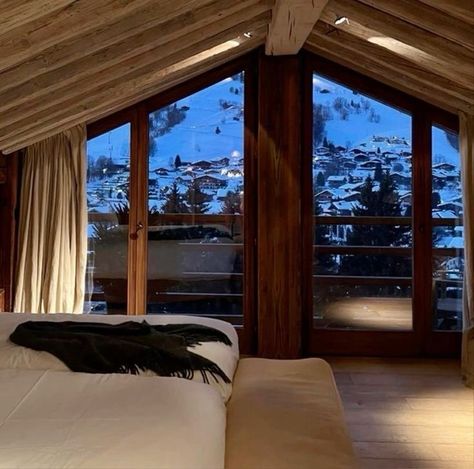 Winter Hotel, Aesthetic Stationary, Swiss Ski, Switzerland Mountains, Mountain Chalet, Swiss Chalet, Peppermint Hot Chocolate, Ski House, Ski Holidays