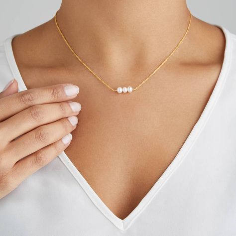 3 Pearl Necklace, Pearl Necklace Modern, Modern Pearl Necklace, Modern Pearl Jewelry, Preppy Jewelry, Wedding Day Jewelry, Pearl Necklace Designs, A Best Friend, Pearl Jewelry Necklace