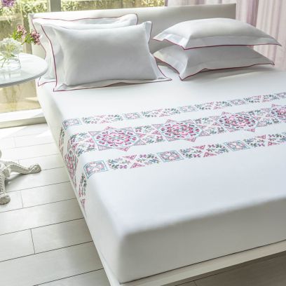 embroidered bedsheet , embroidery bed sheets design , bed sheet embroidery design, embroidery bedsheets , bed sheet kadai design , bed sheet design embroidery , bedsheet embroidery, embroidery bedsheets online, embroidered bedsheets online Pink Bedsheet, Crochet Bed Sheet, Bedsheets Ideas, Bedsheet Design, Draps Design, Bed Sheet Painting Design, Bad Cover, Crochet Bed, Bed Sheets Online