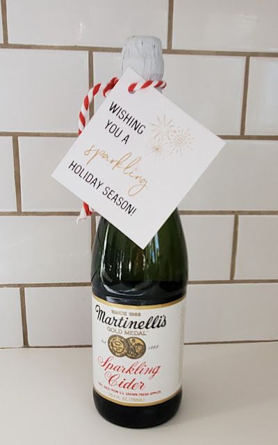 Sparkling Cider Gift Tag, Sparkling Cider Christmas Gift Tag, Sparkling Cider Gift Ideas Holidays, Water Bottle Gift Tag, Friendsmas Ideas, Christmas Marketing Ideas, Neighbor Christmas Gift Ideas, Hulk Baby, Neighborhood Gifts