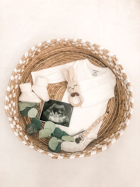 Boho Baby Announcement, Pregnancy Announcement Basket, Sonogram Picture Ideas, Baby Sonogram, Second Baby Announcements, Baby 2 Announcement, Pregnancy Announcement Family, Sonogram Pictures, Birth Pictures