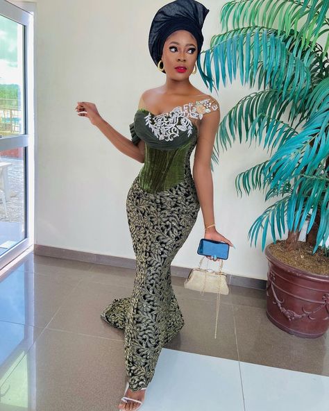 FASHION DESIGNER IN BENIN CITY on Instagram: “Nahhhh!!! We are not done yet. This pictures are too beautiful for me to keep in my gallery. Likeeeee!! This is bomb 💣 SWIPE>>>…” Gambian Dresses, Owambe Styles, Afro Styles, Nigerian Dress Styles, Asoebi Style, Aso Ebi Lace Styles, Nigerian Outfits, Nigerian Dress, Nigerian Lace Styles Dress