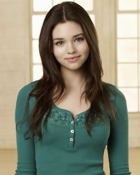 Gorgeous India Eisley - American Actress #indiaeisley India Eisley, Gallagher Girls, Olivia Hussey, Vintage Parisian, Kendall Vertes, Amanda Bynes, Celebrity Beauty, Brunette Girl, Underworld