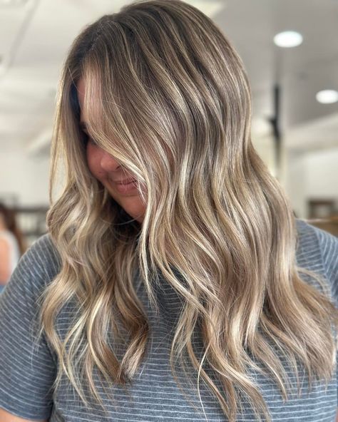 Are you looking for a classy way to incorporate a little balayage into your hair? Check out 16 partial balayage hair ideas and a DIY partial balayage tutorial. Click the article link for more photos and inspiration like this // Photo Credit: Instagram @blondefaithsalon // #balayage #balayagehair #partialbalayage #partialbalayageblonde #partialbalayageondarkhair #partialbalayagestraighthair Partial Blonde, Partial Blonde Highlights, Balayage Tutorial, Balayage Hair Styles, Balayage Asian Hair, Balayage Hair Ideas, Partial Balayage, Full Balayage, Balayage Straight