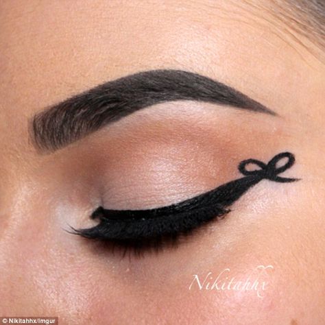 Look festive in a blink with holiday-inspired eye make-up for Christmas Cat Eye Eyeliner, Eyeliner Designs, Christmas Makeup Look, Simple Eyeliner, Birthday Makeup, Best Eyeliner, Mineral Eyeshadow, How To Apply Eyeliner, Makeup Eye Looks