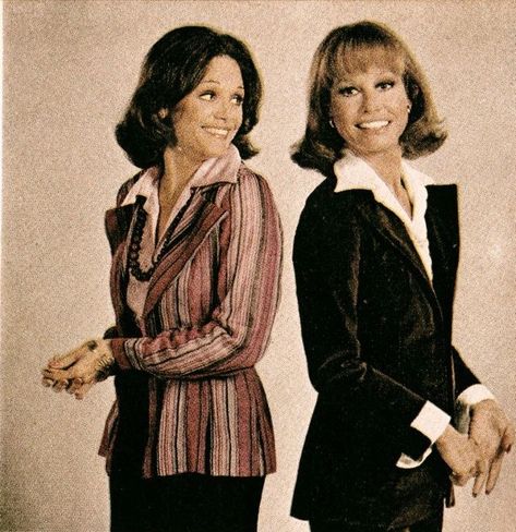 Rhoda and Mary Valerie Harper, Mary Tyler Moore Show, 1970s Tv Shows, Tyler Moore, Mary Tyler Moore, Young Celebrities, Classic Television, Classic Actresses, Stars Then And Now