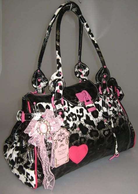 ANNA SMITH LYDC LONDON DESIGNER FASHION BAG Designer Handbag Shoulder Bag Teenagers bags Weekend Bag SCHOOL BAG I HEART ANNA SMITH NEW YORK LEOPARD BLACK Mcbling Fashion, 일본 패션, Gyaru Fashion, 2000s Fashion Outfits, Pretty Bags, Cute Purses, Cute Bags, 2000s Fashion, Up Girl