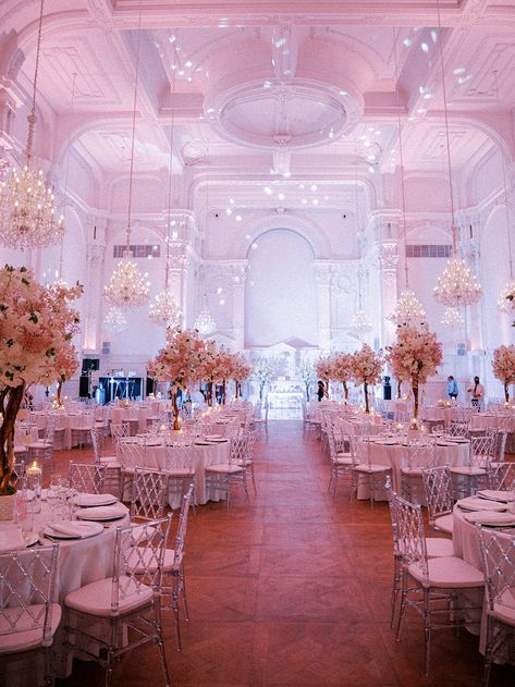 Modern Wedding Venue Ideas Indoor, Victorian Ballroom, Modern Chic Wedding, Country Wedding Venues, Wedding Venues Indoor, Montreal Wedding, Peacock Alley, London Venues, Historic Wedding