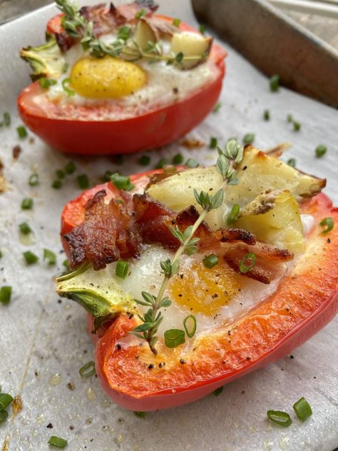 Breakfast Red Bell Pepper + Egg Cups (low FODMAP) - For A Digestive Peace of Mind—Kate Scarlata RDN Pepper Egg Cups, Chicken Bell Pepper Recipes, Red Bell Pepper Recipes, Low Fodmap Breakfast, Pepper Recipes Healthy, Kate Scarlata, Sandwich Healthy, Low Fodmap Recipes Dinner, Fodmap Breakfast