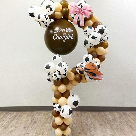 Southern Gender Reveal Ideas, Gender Reveal Cowboy Or Cowgirl, Western Balloons, Cowboy Gender Reveal Ideas, Cow Gender Reveal Ideas, Western Gender Reveal Ideas, Cowboy Or Cowgirl Gender Reveal, Gender Reveal Baby Shower Themes, Cowgirl Baby Showers