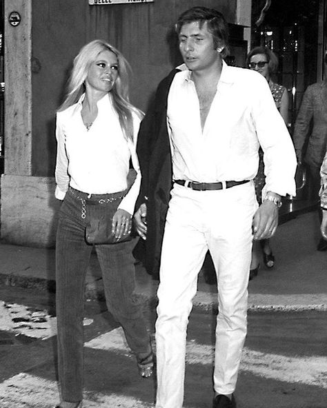 Brigitte Bardot and Gunther Sachs enjoying some time together, 1966 Brigitte Bardot Style, Bridget Bardot, Natural Bohemian, Old School Fashion, Bardot Style, French Actress, Brigitte Bardot, Fashion Week Street Style, White Pants