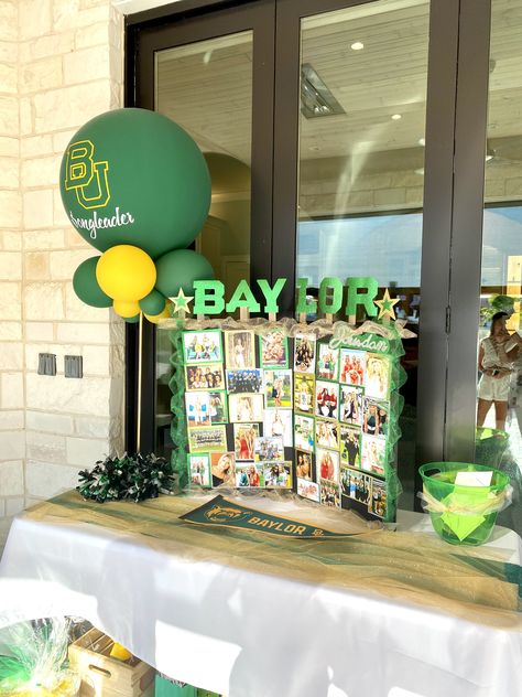 College Table At High School Grad Party, Baylor Grad Party, Grad Table Display, Baylor Graduation Party, Green Grad Party, Grad Party Table, College Party Ideas, Baylor Graduation, Grad Brunch