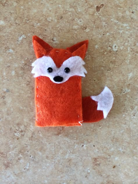 Handmade Fox Finger Puppet Fox Puppet, Fox Felt, Finger Puppet Patterns, Felt Puppets, Glove Puppets, Fox Crafts, Puppets For Kids, Puppets Diy, Felt Finger Puppets