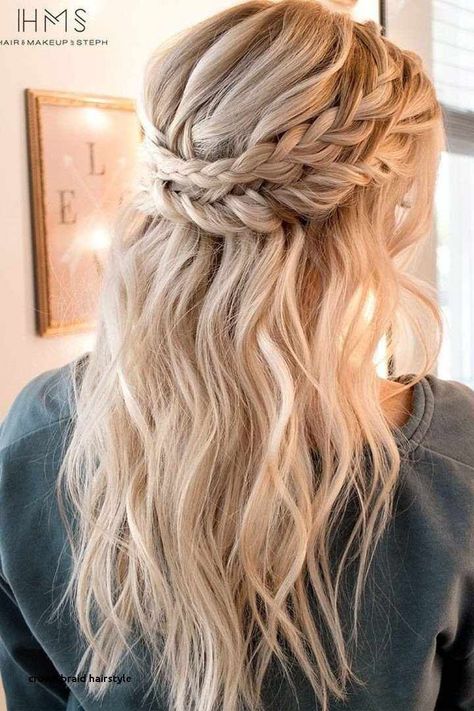 Crown Braid Frisur Half Up Half Down Hochzeitsfrisuren für mittellange Haare  ##Nails #NailArt #NailPolish #GelNails #GelPolish #Acrylics #Manicure #Pedicure #ManiPedi #InstaNails #NailArtist #NailAddict #NailCare #NailPorn #NailsOfInstagram Wedding Hairstyles Bridesmaid, Amazing Hairstyles, Elegant Wedding Hair, Best Wedding Hairstyles, Wedding Hair Down, Cute Hairstyles For Short Hair, Wedding Updo, Wedding Hairstyles For Long Hair, Half Up Hair