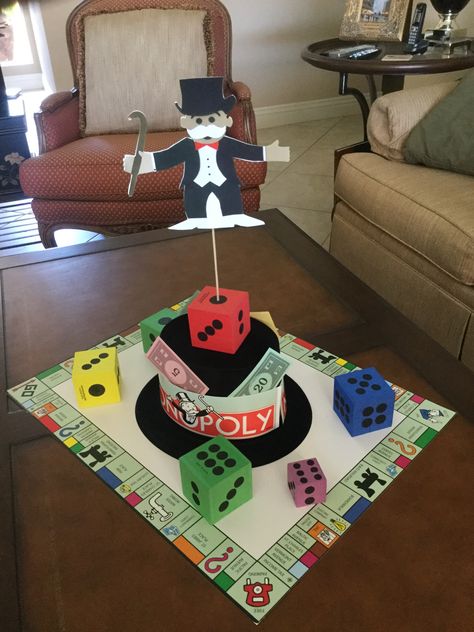 Board Games Centerpieces, Game Night Table Decorations, Gaming Centerpieces, Board Game Centerpieces, Board Game Party Theme, Board Game Theme Party, Game Night Table, Monopoly Themed Parties, Game Night Decorations