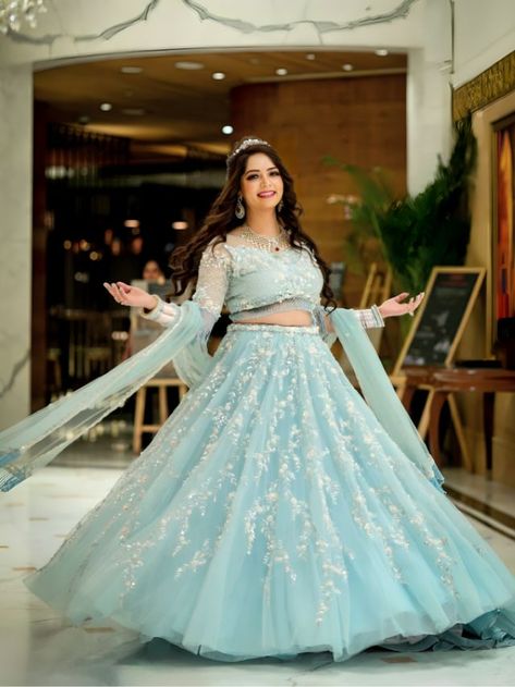 Different Ways to Wear Lehenga | How to Wear Lehenga in Different Ways to Slay Your Ethnic Look? Blue Lehenga Jewellery Ideas, Lehenga Jewellery Ideas, Minimalistic Bride, Sky Blue Lehenga, Mehendi Bridal, Wedding Designers, Lehenga Bridal, Lehenga Jewellery, Latest Bridal Lehenga