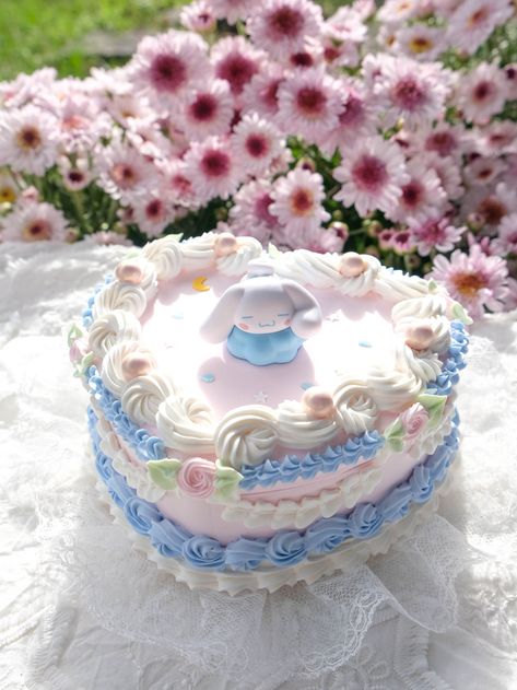 Cinnamonroll Sanrio Jewelry, Jewelry Box Cake, Cake Frosting Designs, Cake Jewelry, Clay Recipe, Fake Cakes, Vintage Sweets, Sanrio Stuff, Creative Birthday Cakes