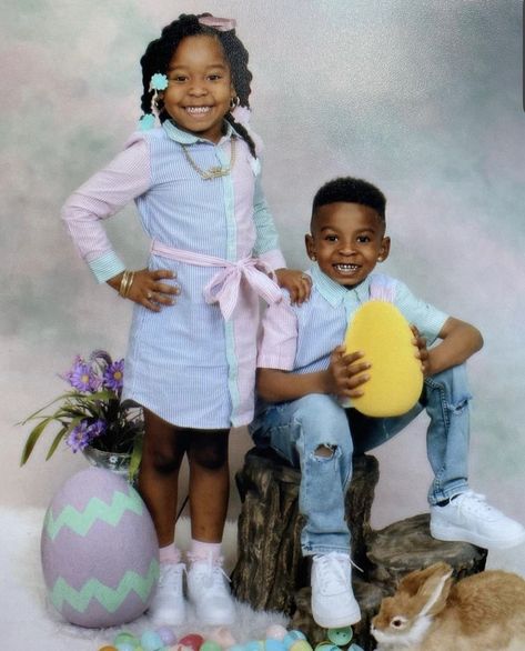 Easter Family Photos, Motherhood Goals, Matching Kids Outfits, Diy Photoshoot, Easter Photoshoot, Boys Easter Outfit, Boys Bedroom Makeover, Best Online Clothing Stores, Outfits For Boys