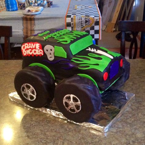 Monster Truck Shaped Cake, Green Monster Truck Cake, Birthday Cake Monster Truck, Monster Truck Cake Ideas, Cake Monster Truck, Gravedigger Monster Truck, Monster Jam Cake, Cake Truck, Monster Truck Birthday Cake