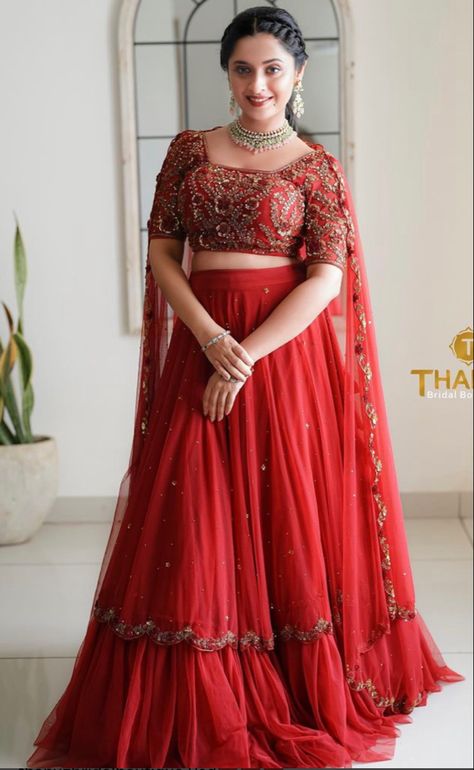 Net Lehanga Designs Latest For Women, Lehanga Tops Designs Latest, Latest Crop Top Designs, Vani Bojan, Red Top And Skirt, Lehenga Latest, Lehenga Dress, Lehenga Design, Engagement Hairstyles