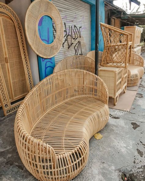 How To Make Wicker Furniture, Interior Design Spaces, Bamboo Furniture Design, Sofa Lounger, Bamboo Sofa, Sofa Design Wood, Boho Sofa, Wooden Sofa Set Designs, Wooden Sofa Set