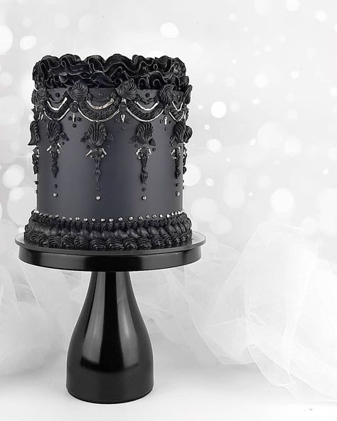 Gothic Birthday Cakes, 26 Birthday Cake, Gothic Cake, Thank You Sweetie, Black And Gold Cake, Miss Cake, I Need Her, Gold Luster Dust, Gold Birthday Cake