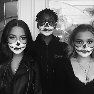 Mackenzie Ziegler Instagram, Maquillage Halloween Simple, Skeleton Makeup, Vintage Halloween Costume, Kenzie Ziegler, Sugar Skull Makeup, Skeleton Costume, Costumes For Teens, Costume Inspo