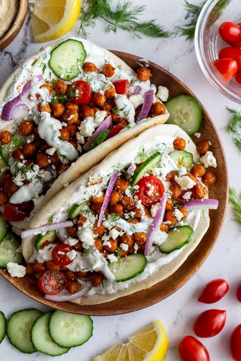 Box Sandwich, Gyro Recipe, Sandwich Ideas, Tasty Vegetarian Recipes, Mediterranean Diet Recipes, Vegetarian Dinner, Delicious Vegetarian, Greek Recipes, Vegan Dinners