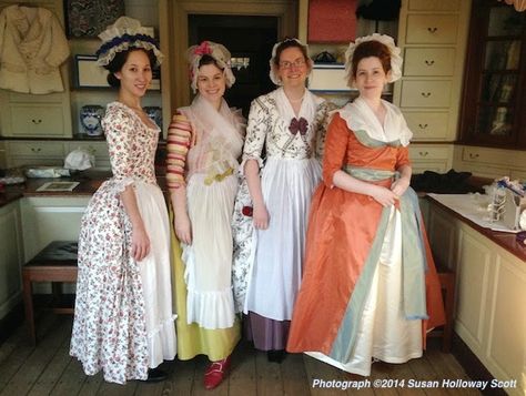 The mantua-makers of the Margaret Hunter millinery shop dressed in holiday finery. Christmas, 2014. http://twonerdyhistorygirls.blogspot.com/2014/12/day-i-christmas-in-colonial.html Colonial Women's Clothing, Colonial Dress Pattern, Historical Cotton Costume Dress, Colonial Dress Dig, 1770s Working Dress, Colonial Costume, Historic Dresses, Colonial Life, 1700 Fashion