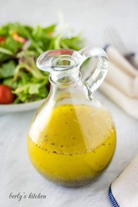 Homemade Italian Dressing Recipe Lemon Basil Vinaigrette, Italian Dressing Recipes, Crisp Salad, Easy Salad Dressing Recipes, Homemade Italian Dressing, Greek Salad Dressing, Basil Vinaigrette, Citrus Vinaigrette, Dip Sauce