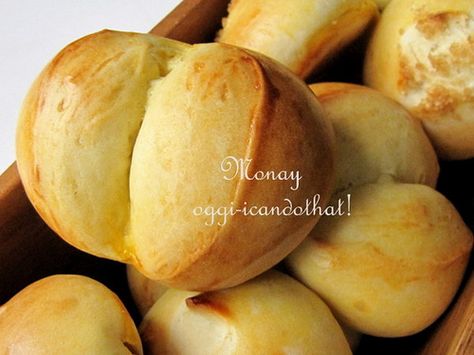 Monay Filipino Bread Recipe, Pandesal Recipe, Pinoy Dessert, Filipino Food Dessert, Star Bread, Egg Bread, Pinoy Recipes, Philippines Food, Best Bread Recipe