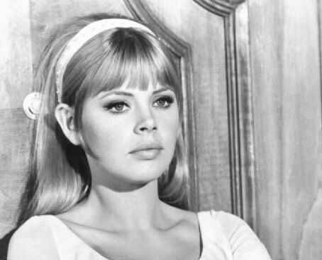 60s Headband, Britt Ekland, 1960s Hair, 60s Hair, Jean Shrimpton, 70s Hair, Dream Hair, Look Vintage, Vintage Hairstyles