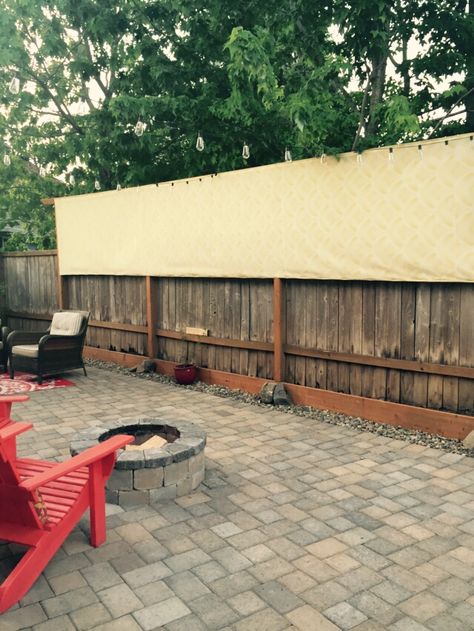 Privacy screen made from outdoor fabric, 2x4s, and a staple gun. Shade Sail Privacy Screen, Diy Outdoor Curtains, Privacy Screen Indoor, Privacy Screen Ideas, Fence Extension, Wall Extension, Zen Backyard, Backyard Wall, Privacy Screens Indoor