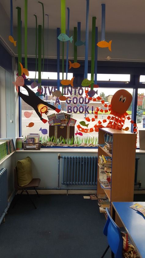 Book Reading Area, Dive Into A Good Book, Beach Classroom, Library Corner, Beach Theme Classroom, Eyfs Ideas, Reading Display, Writing Corner, Nursery Book